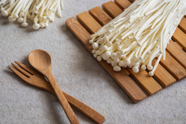 ເຫັດ Enoki ສີຂາວ.jpg